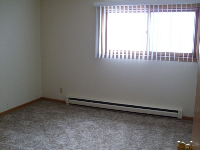 Building Photo - Diamond View