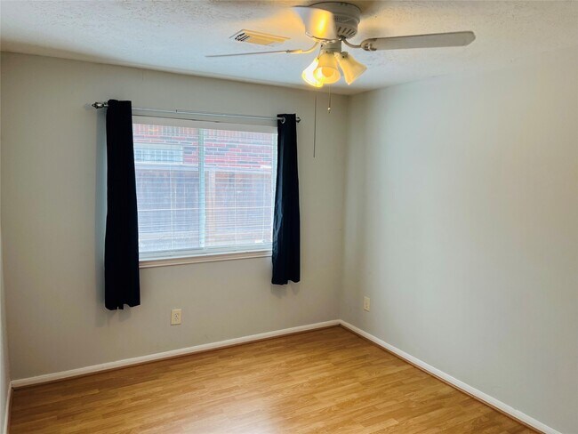 Building Photo - 310 Annes Way