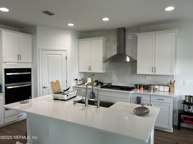 Building Photo - 588 Silver Landing Dr