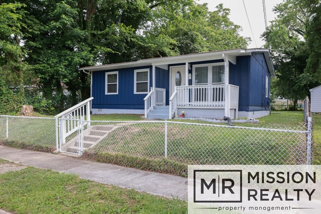 Primary Photo - -- AVAILABLE NOW! NEWLY RENOVATED 3 BED 1....