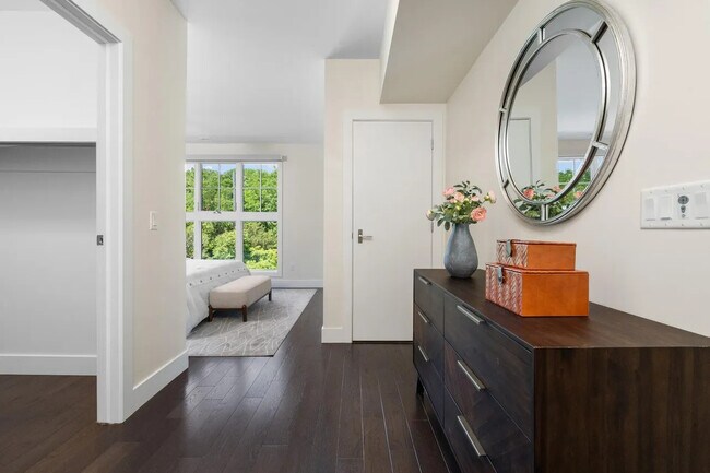 Building Photo - 218 W Kingsley St