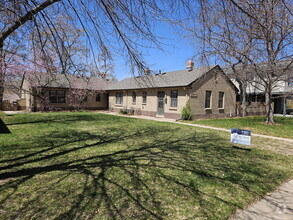 Building Photo - **Charming 1-Bedroom Apartment in the Hear...