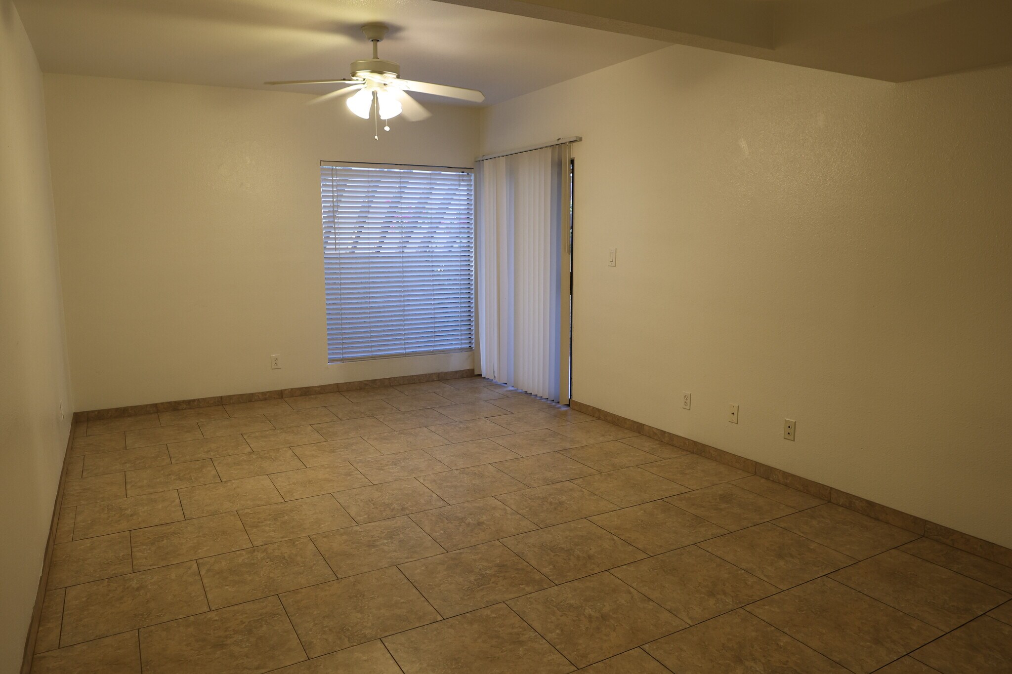 Building Photo - 700 W 14th St