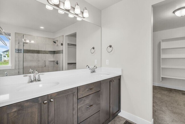 Building Photo - Spacious 6 Bed Home with Dual Kitchens, EV Charging & Modern Finishes in Layton