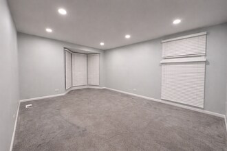 Building Photo - 3359 S Indiana Ave