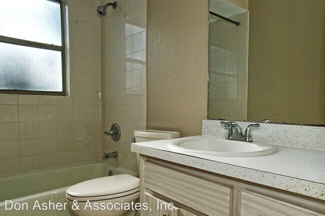 Building Photo - 2 br, 1 bath House - 760 E. Magnolia Avenue
