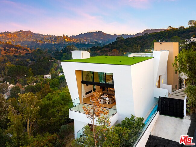 Building Photo - 3596 Woodhill Canyon Rd