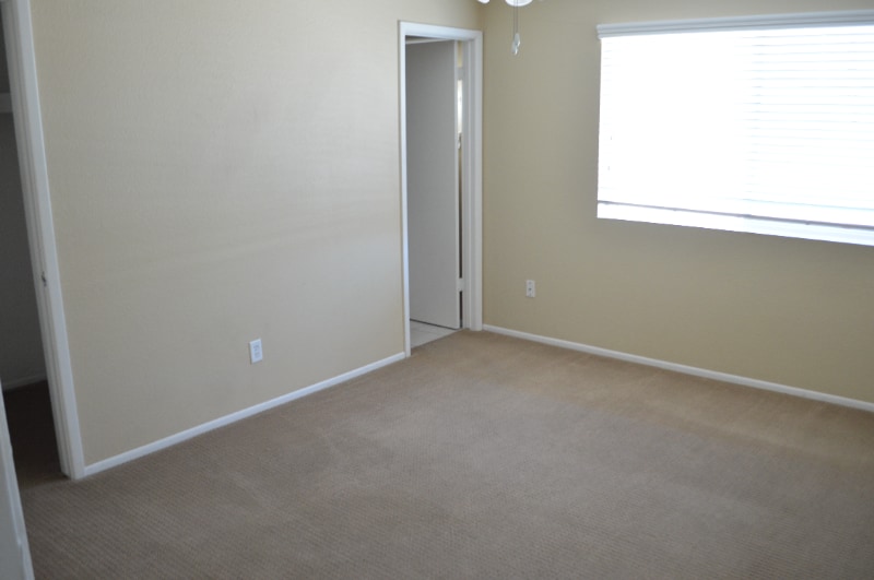 Building Photo - 1653 N Circle Dr