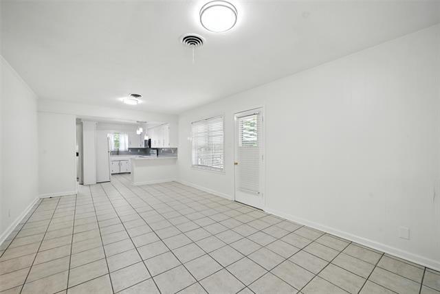 Building Photo - 304 N Bonham Dr