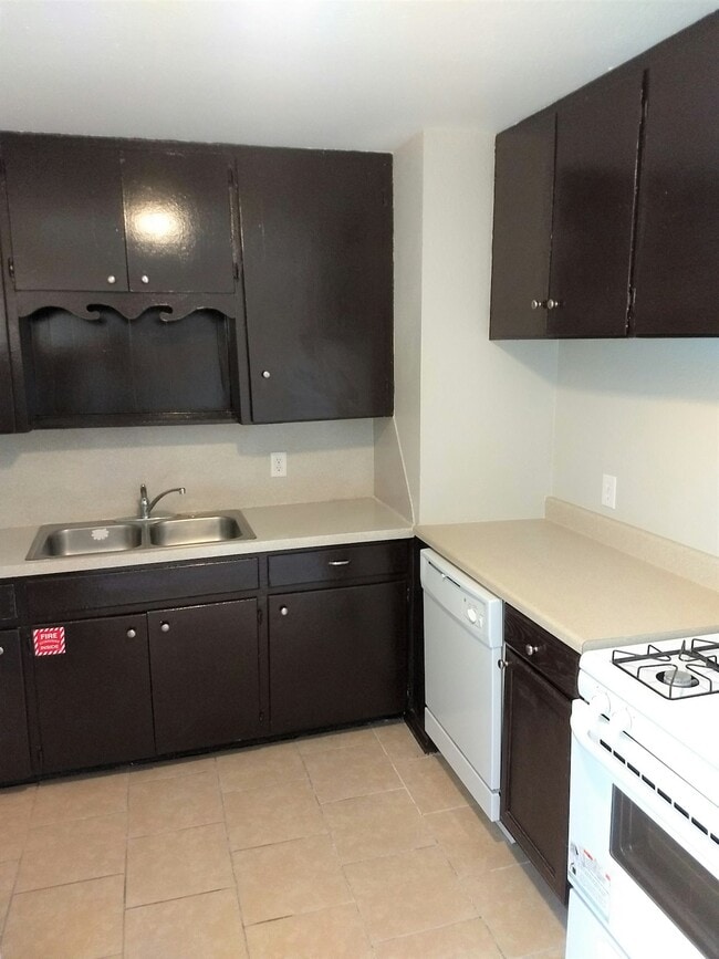 Building Photo - 1315 E Carlos Truan Blvd