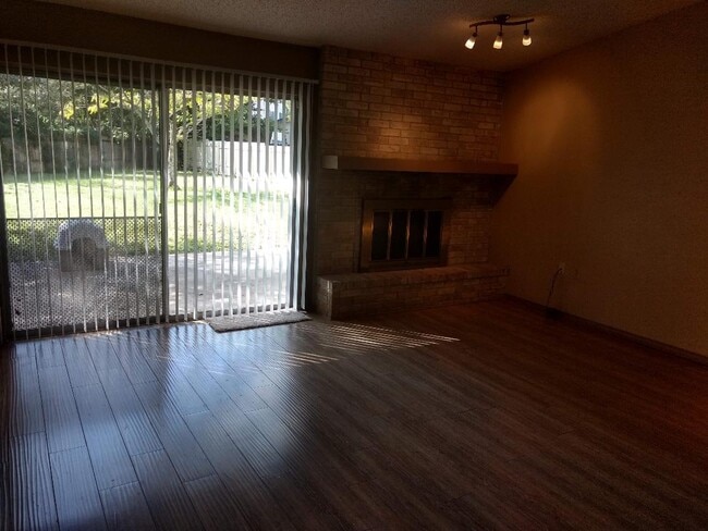 Building Photo - 13335 El Charro St