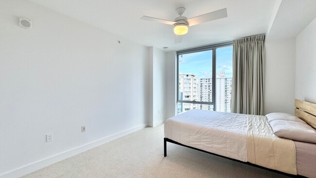 Building Photo - AVAILABLE NOW!! Furnished 1 Bedroom, 1 Bat...