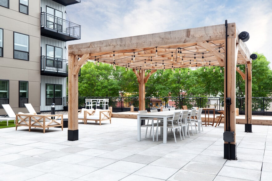 Building Photo - The DECO