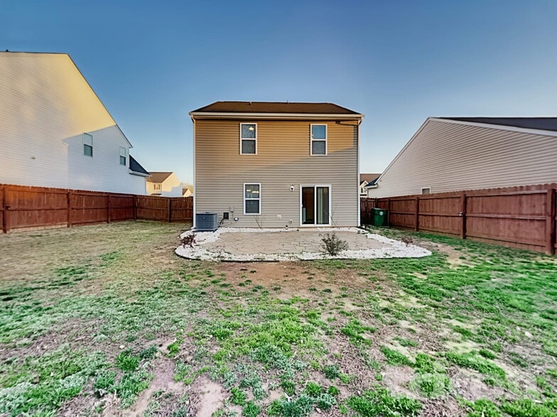 Building Photo - 1517 Waylon Ave