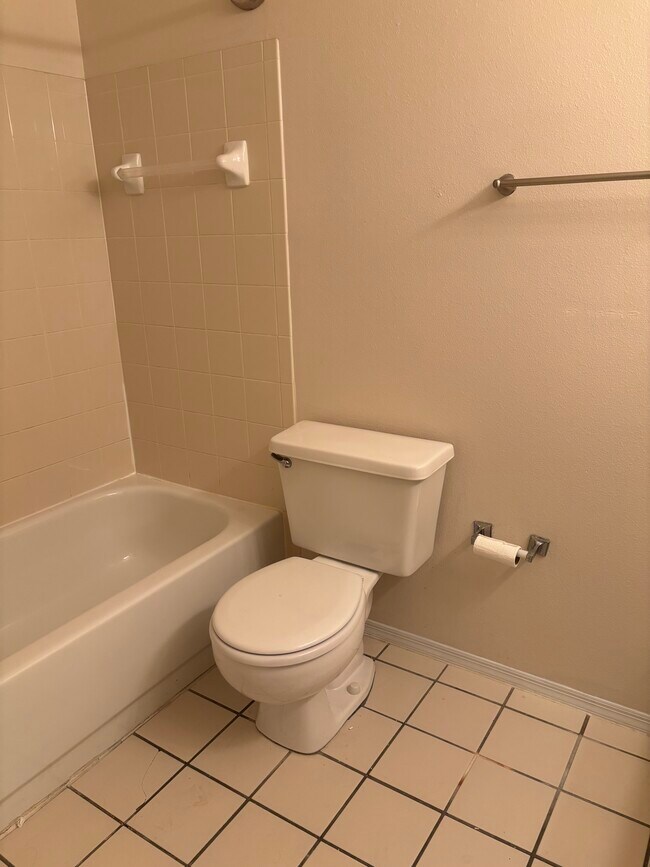 Building Photo - 2400 Feather Sound Dr