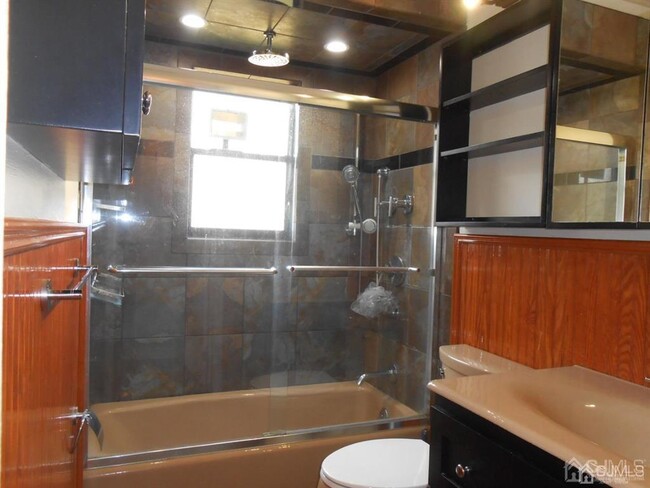 Building Photo - 512 Sharon Garden Ct