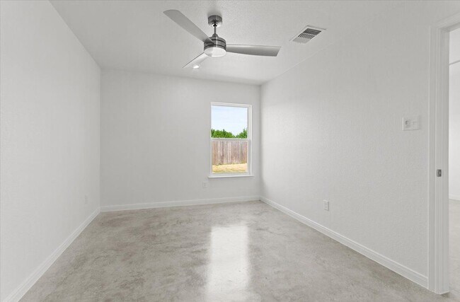 Building Photo - 911 Sevenleaf Ln