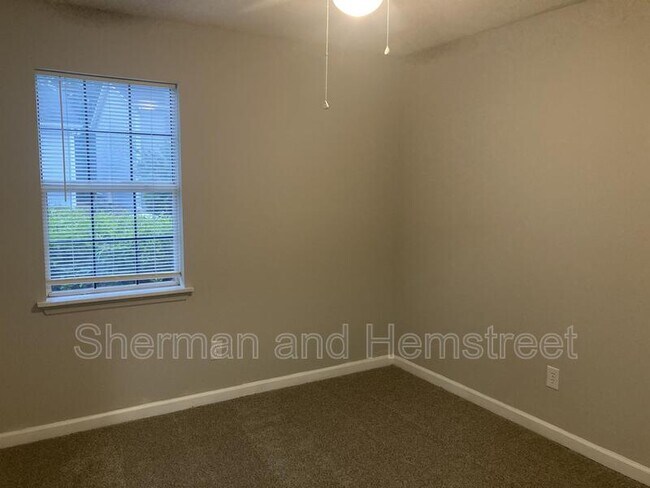 Building Photo - 506 Commons Dr
