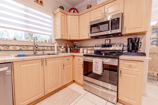 Building Photo - 7821 NW 160th Terrace