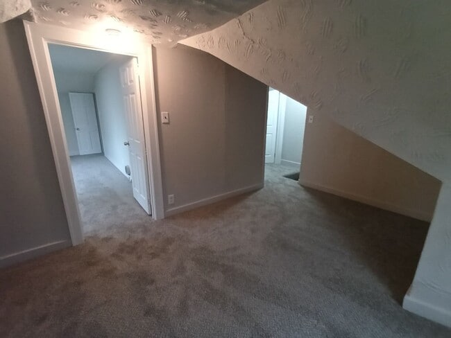 Building Photo - 4 bedroom 2 bath brick colonial NOW AVAILA...