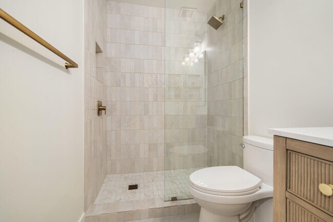 Building Photo - 179 Gran Via