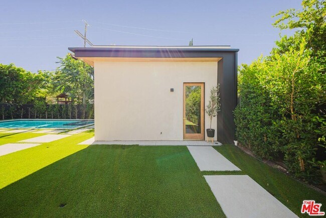 Building Photo - 5141 Varna Ave