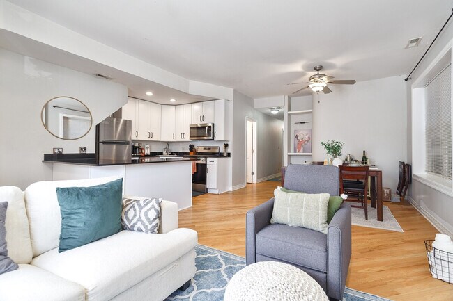 Building Photo - 3103 N Oakley Ave