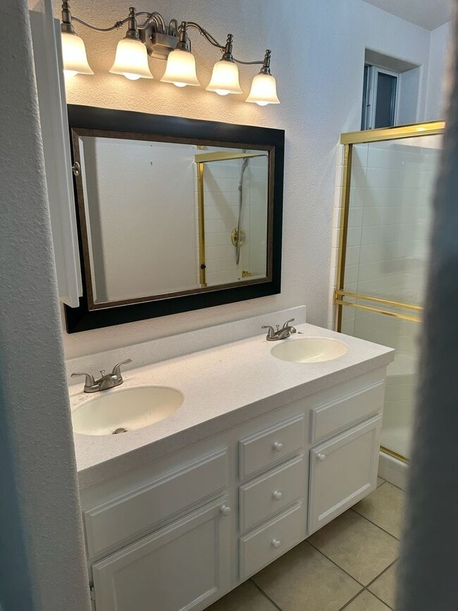 Building Photo - 5449 W Ashland Ct