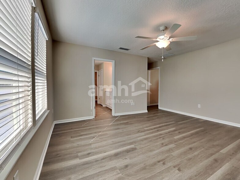 Building Photo - 64 Spruce Point