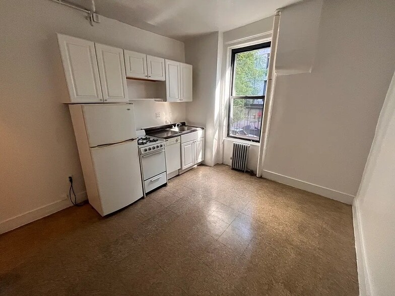 Building Photo - 503 W 45th St