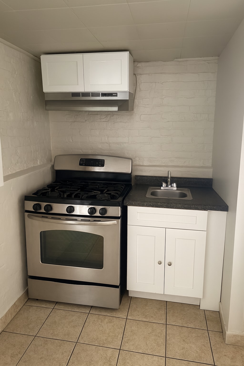 Unit 2a - 5724 W Henderson St