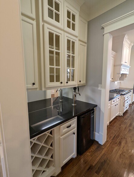 Building Photo - 722 E 29th St