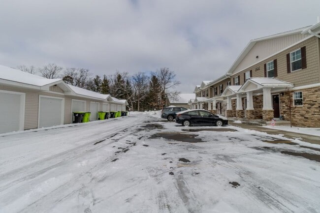 Building Photo - 1502 Simsbury St