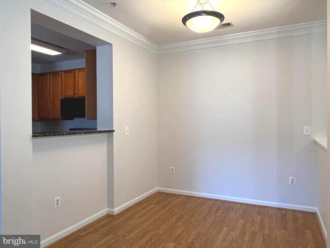 Building Photo - 4852 Eisenhower Ave