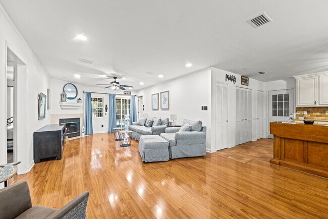 Building Photo - Killearn POOL Home