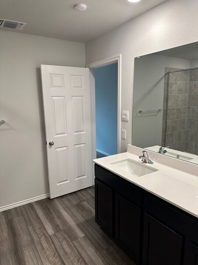 Building Photo - 3bd/2ba Home in the Willow Glenn Community...