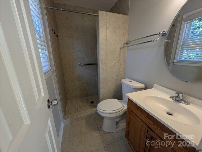 Building Photo - 3331 Donovan Pl