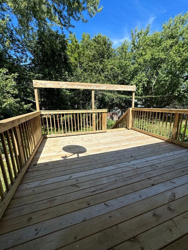 Building Photo - Four Bedroom Single Family Home