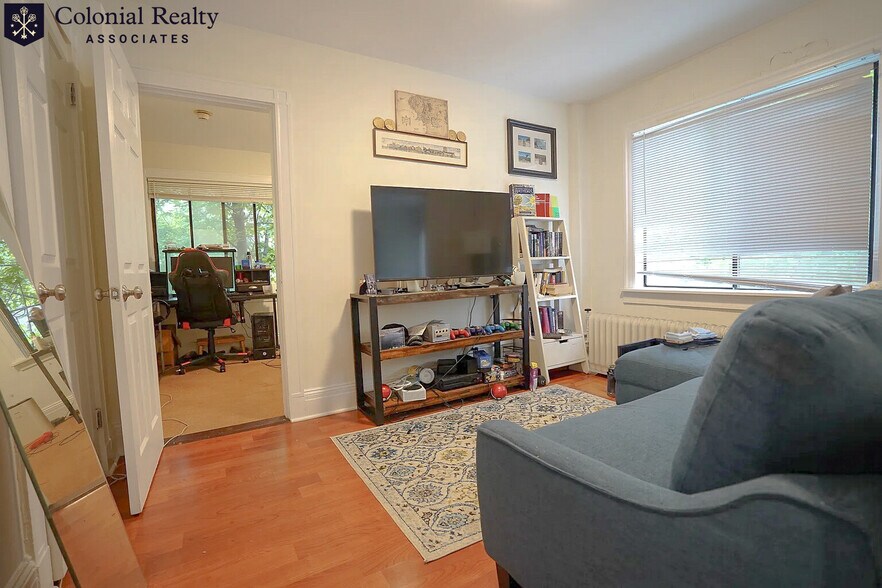 Primary Photo - 230 Walnut St