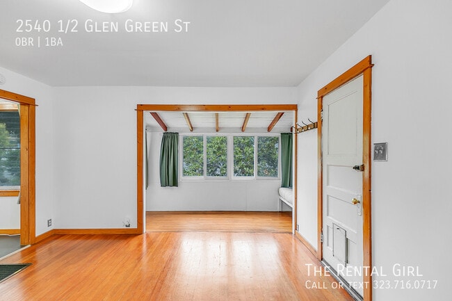 Building Photo - 2540 1/2 Glen Green St-