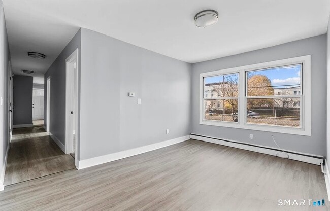 Building Photo - 746 Maple St