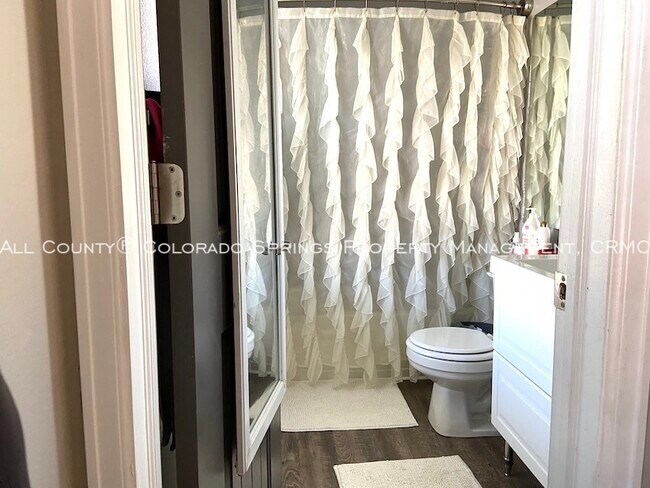 Building Photo - 5020 Wainwright Dr