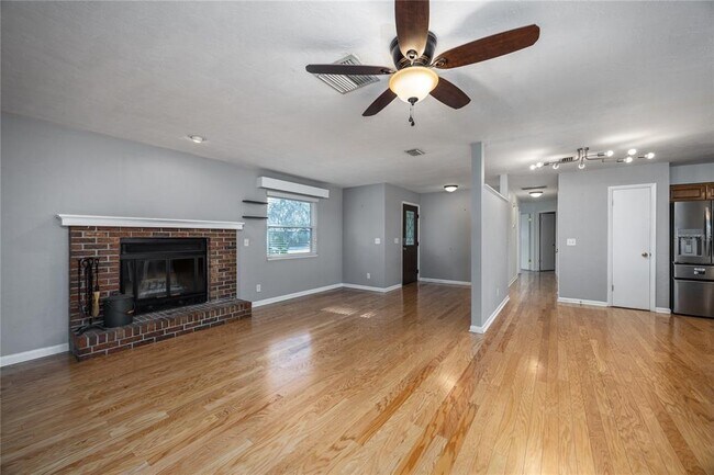 Building Photo - 7604 SW 56th Ave