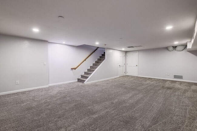 Building Photo - 78 Pointe Rok Dr