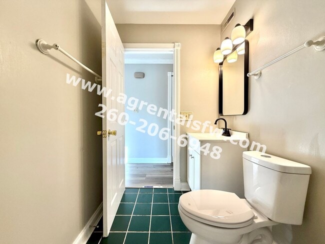 Building Photo - 802 Goshen Ave