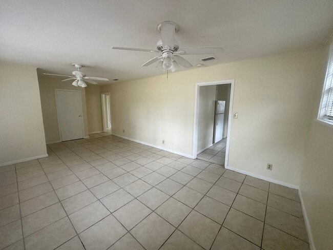 Building Photo - 3 Bedroom Home close to VSU!