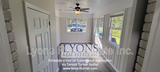 Building Photo - 718 Azalea Cir