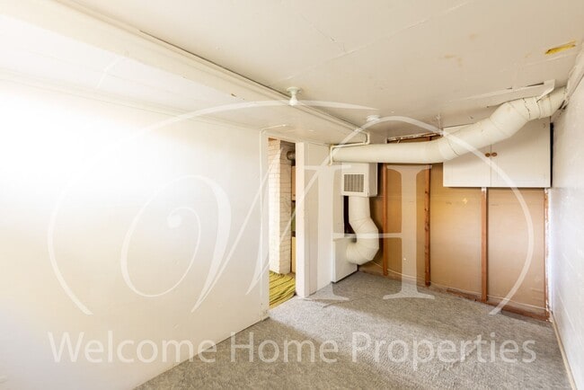 Building Photo - 120 SE 2nd St