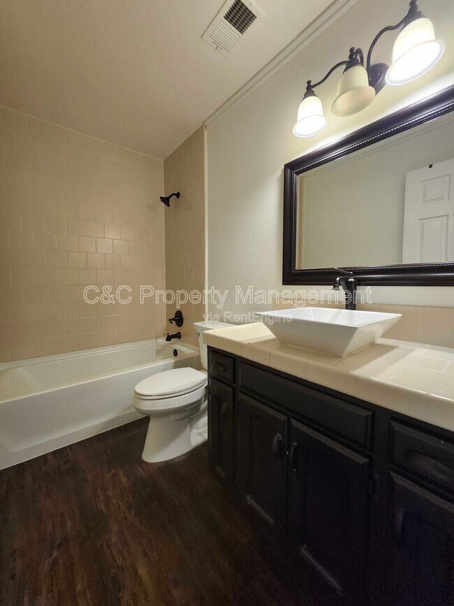Building Photo - 2546 W Victor Ct