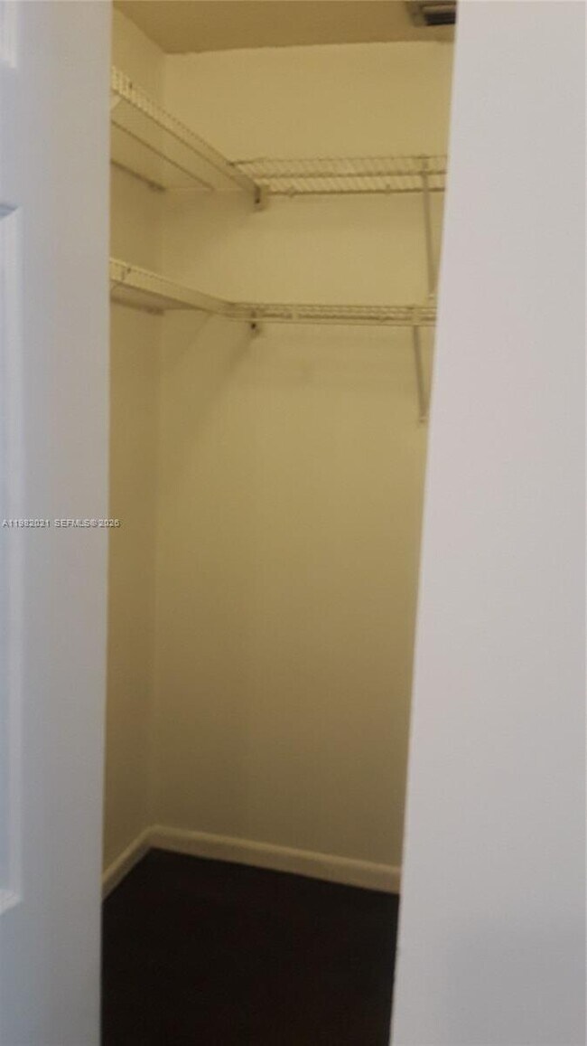 Building Photo - 206 Lake Pointe Dr